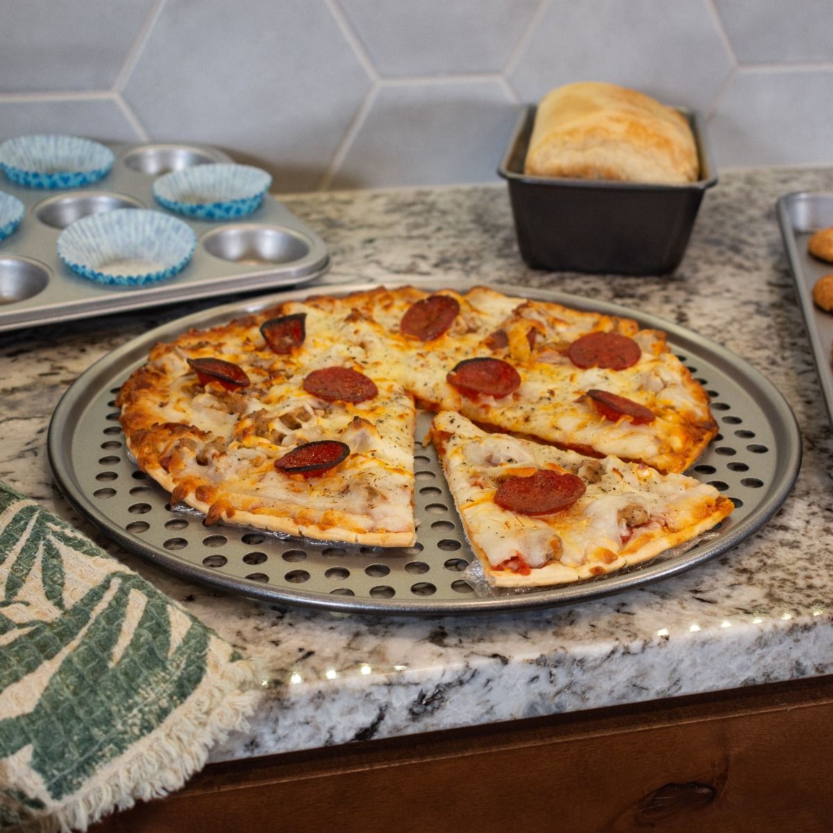  Cuisinart Chef's Classic Nonstick Bakeware | 14" Pizza Crisper Pan