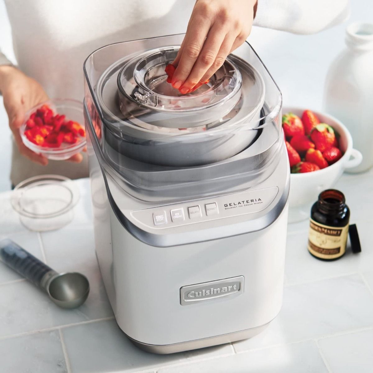  Cuisinart Cool Creations 2-Quart Ice Cream Maker | White